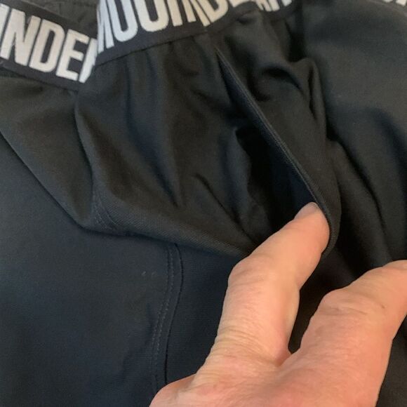 UNDERARMOUR, running shorts, small, with pockets - Picture 4 of 11